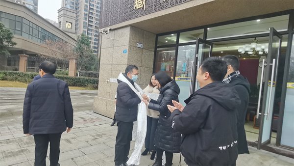 熱烈歡迎國(guó)有上市企業(yè)-江蘇精華制藥總經(jīng)理周總一行蒞臨藏佳純酒業(yè)全國(guó)營(yíng)銷(xiāo)中心洽談合作！